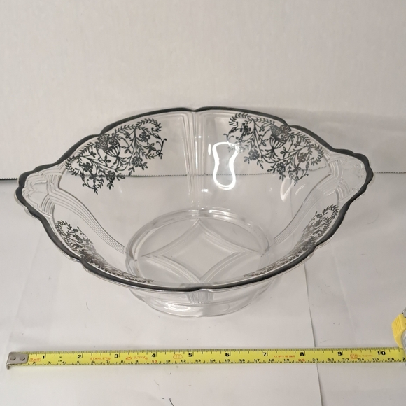 Vintage glass bowl silver floral and leaves overlay double handle scalloped edge - Picture 2 of 8